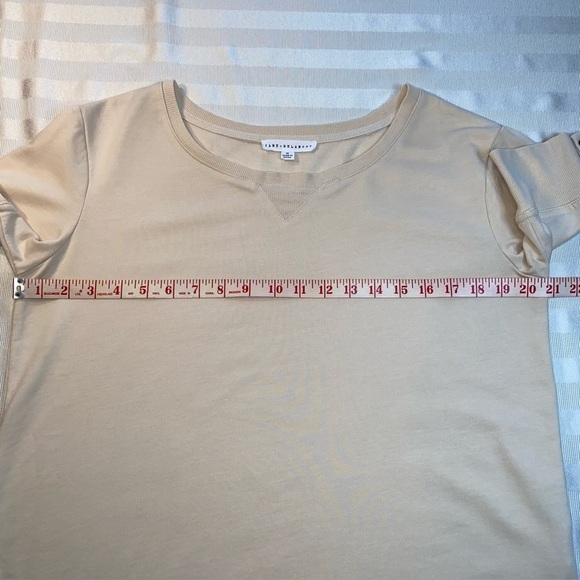 Jane + Delaney Cream Short Sleeve T Shirt Top Button Cuffs Sz M Rounded Hem - Picture 4 of 12